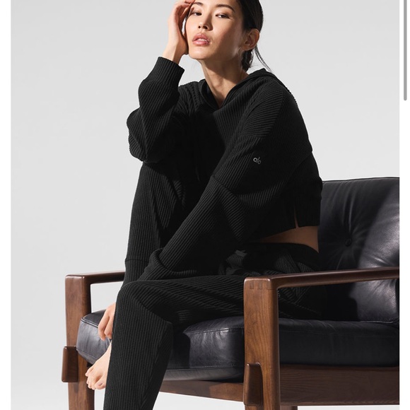 ALO Yoga black Ribbed muse sweatshirt size medium gently worn - Picture 1 of 15